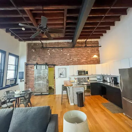 Apartment Expansive Back Bay Loft, Sleeps 4, 1b1b