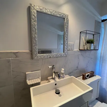 Peaceful 1br Easy Commute, Urban Suburban Mix Feel In Homestay *