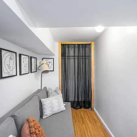 Modern 2 Bed Apt Mins To Fenway 5 Min To Train Apartment Boston