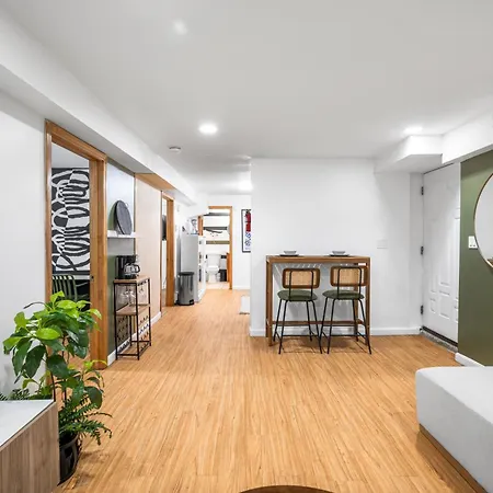 Modern 2 Bed Apt Mins To Fenway 5 Min To Train * Boston