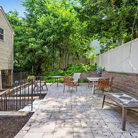 Modern 2 Bed Apt Mins To Fenway 5 Min To Train Apartment Boston