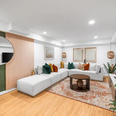 Modern 2 Bed Apt Mins To Fenway 5 Min To Train * Boston