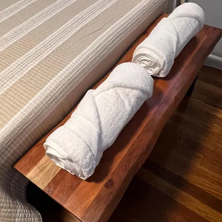 Peaceful 1br Easy Commute, Urban Suburban Mix Feel In