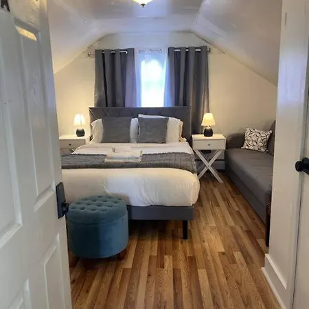 Apartment Spacious 4br Near Subway, Sleeps 8per Easy Access To Downtown