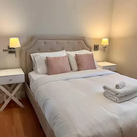 Spacious 4br Near Subway, Sleeps 8per Easy Access To Downtown * Boston