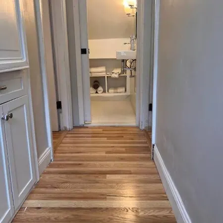 Spacious 4br Near Subway, Sleeps 8per Easy Access To Downtown Apartment *