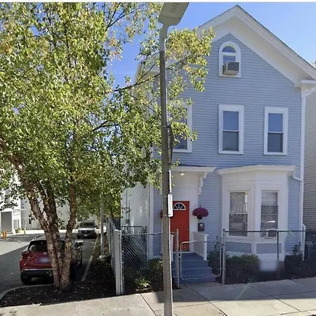 Spacious 4br Near Subway, Sleeps 8per Easy Access To Downtown Apartment Boston