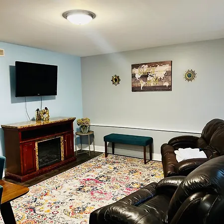 Apartment Cozy And Comfortable Away From