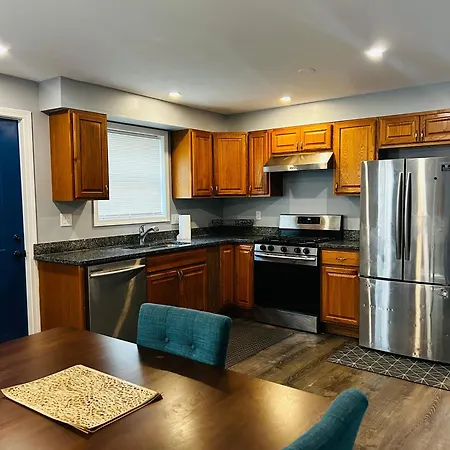 Apartment Cozy And Comfortable Away From *