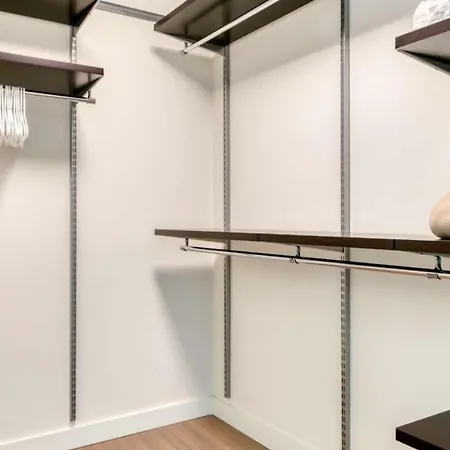 Spacious Back Bay Apartment *