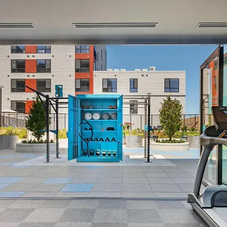Blueground Revere Gym Pool Wd Lounge Bos-1100