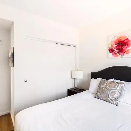 Luxury Apt With Gym - 345-861 *
