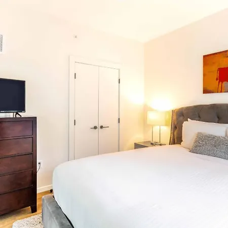 In Downtown Seaport Apartment *