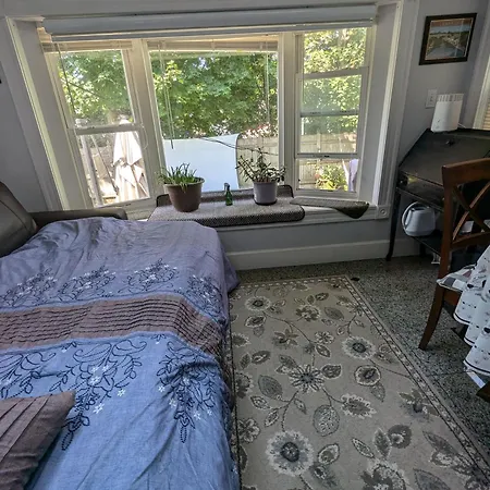 Large W/ Private Bath,great Location Boston