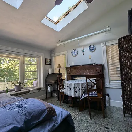 Large W/ Private Bath,great Location *
