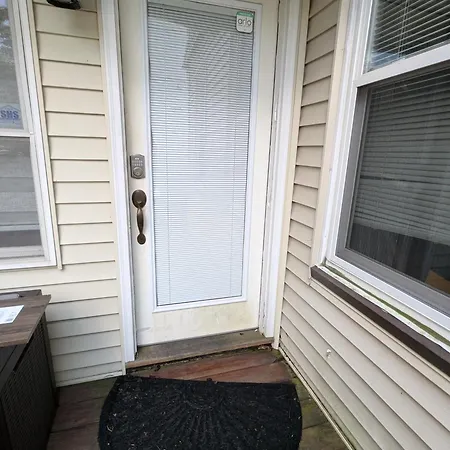 Large W/ Private Bath,great Location Boston