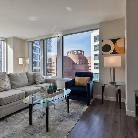Luxury With Harbor Views Apartment