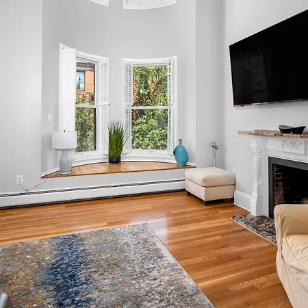 Brownstone Townhouse In Fenway *