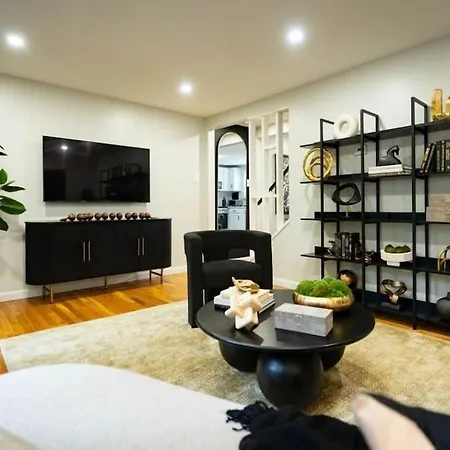 Modern Single Family Minutes From Fort Hill * Boston