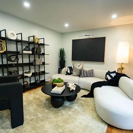 Modern Single Family Minutes From Fort Hill Holiday home