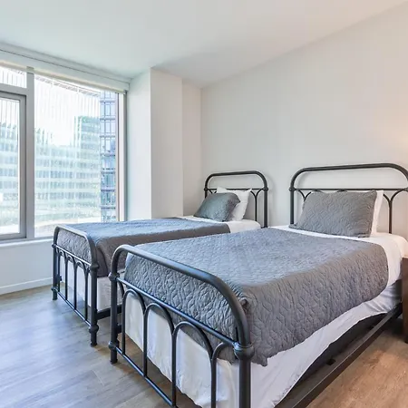 Luxury With Kitchen And Pool * Boston