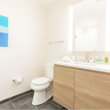 Chic Seaport With Pool Apartment