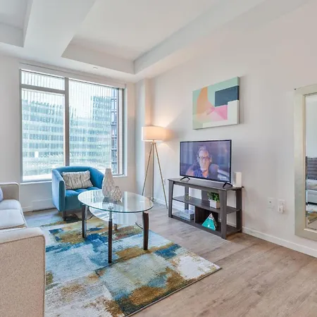 Luxury With Kitchen And Pool Boston