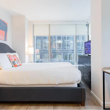 Chic Seaport With Pool Apartment *