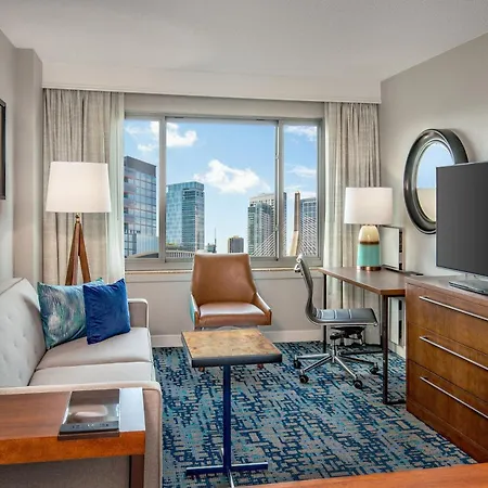 Hotel By Marriott Harbor On Tudor Wharf 3*