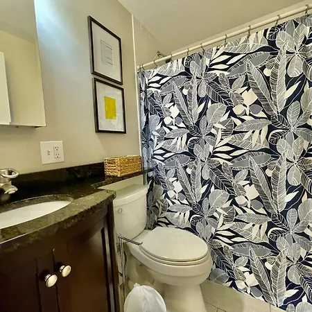 Beautiful 3br 3ba Duplex Parking Location Apartment *