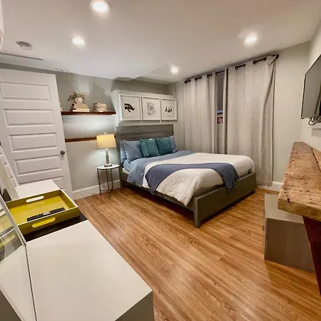 Beautiful 3br 3ba Duplex Parking Location