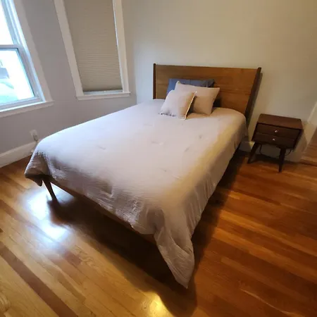 Charming 2-bedroom In The Historic Bunker Hill Area Of Apartment Boston
