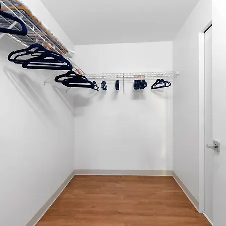 Amazing 2br 2ba Unit By The Lake Boston