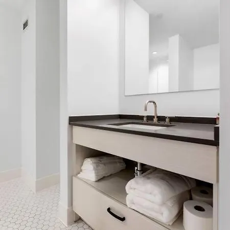 Amazing 2br 2ba Unit By The Lake Apartment