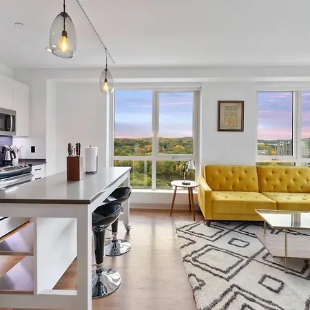 Amazing 2br 2ba Unit By The Lake * Boston