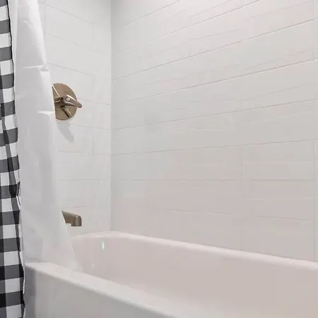 Apartment Amazing 2br 2ba Unit By The Lake Boston