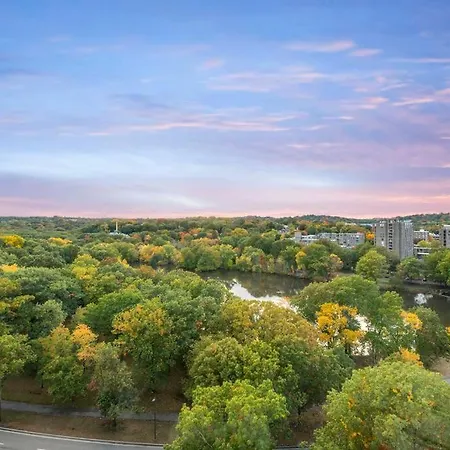 Amazing 2br 2ba Unit By The Lake * Boston