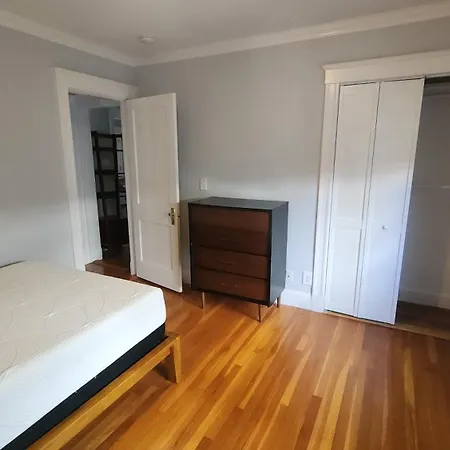 Ultra Convenient Spacious 3 Bedroom Boston