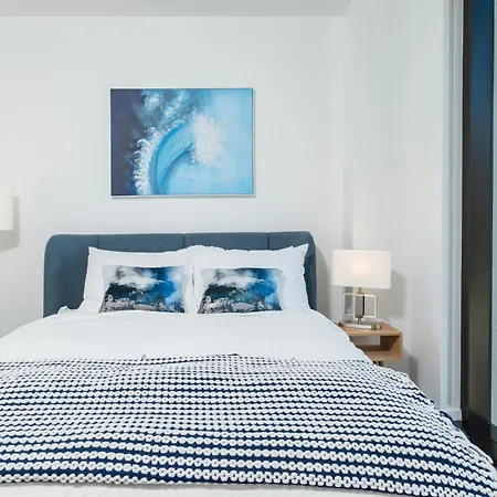 Luxury 2br Backbay Common T-station Roof Lounge Gym Apartment Boston
