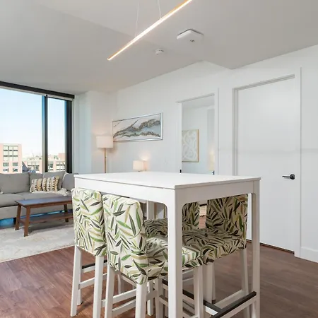 Luxury 2br Backbay Common T-station Roof Lounge Gym Apartment Boston