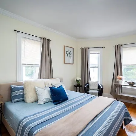 Apartment 14b-newly Renovated, Uniquely Decorated *