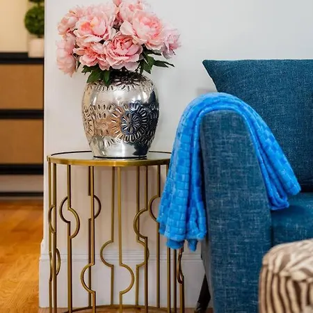 14b-newly Renovated, Uniquely Decorated *