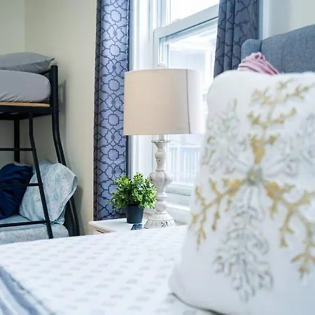 14b-newly Renovated, Uniquely Decorated *