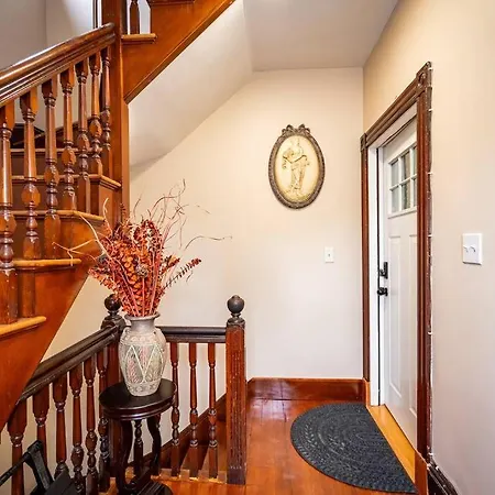 Apartment 14b-newly Renovated, Uniquely Decorated *