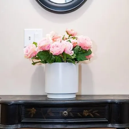 Apartment 14a-elegant, Newly Renovated In