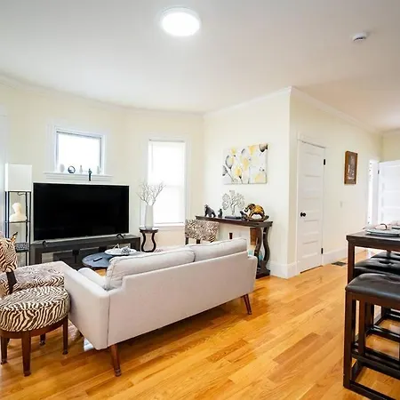 14a-elegant, Newly Renovated In * Boston