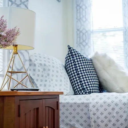 14a-elegant, Newly Renovated In * Boston