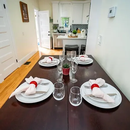 14a-elegant, Newly Renovated In Apartment