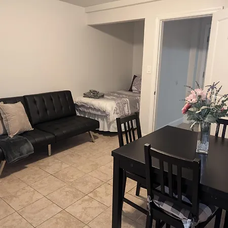 Brighton Sleeps 3 - Steps To Bus Line * Boston