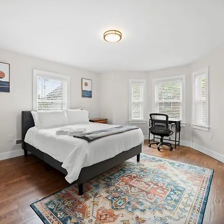 Holiday home Luxe 3bd 2ba Close To Downtown W Free Parking